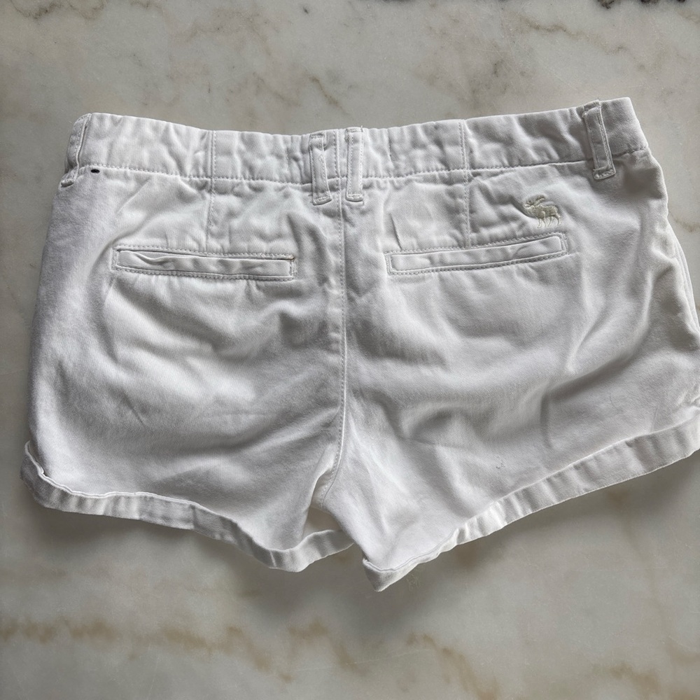 Abercrombie & Fitch White Shorts Low Rise Cuffed Preppy Y2K Size 2 - Picture 2 of 3